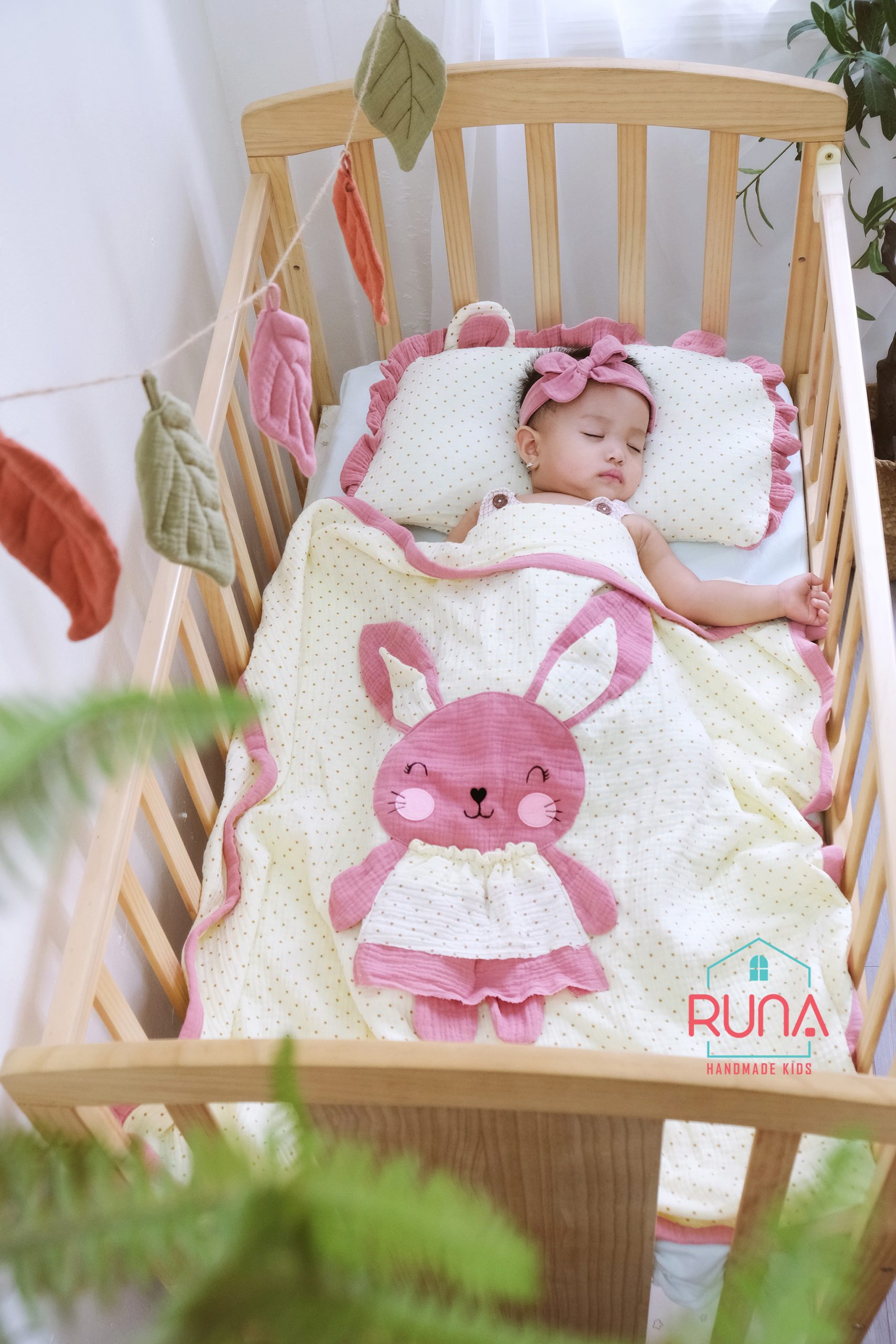Set 2 món gối chăn xô muslin cho bé Thỏ Hồng Bunny 1 Set 2 món gối chăn xô muslin cho bé Thỏ Hồng Bunny