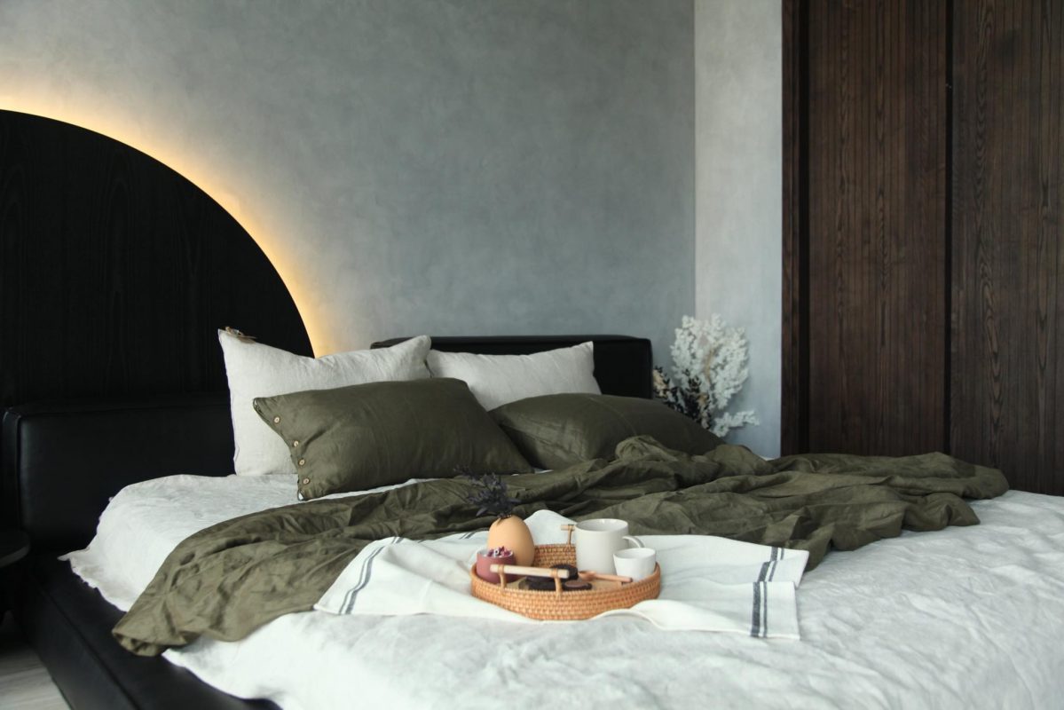 PAK architects x Runa Corner: feedback set chăn ga gối linen tone rêu 1 82e47210b558a6c3fd97f49fa5ccd6b57489f3b8